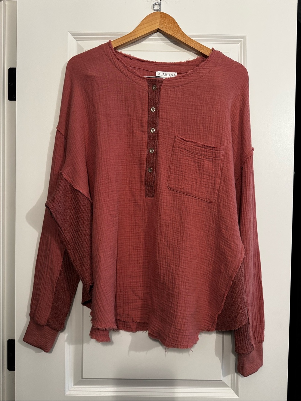AEM&Co Womenβs Long-Sleeve oversize Mallory Top in Dusty Rose. Size S.